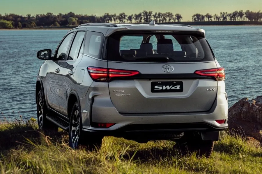 renting Toyota Fortuner 2024 (3)