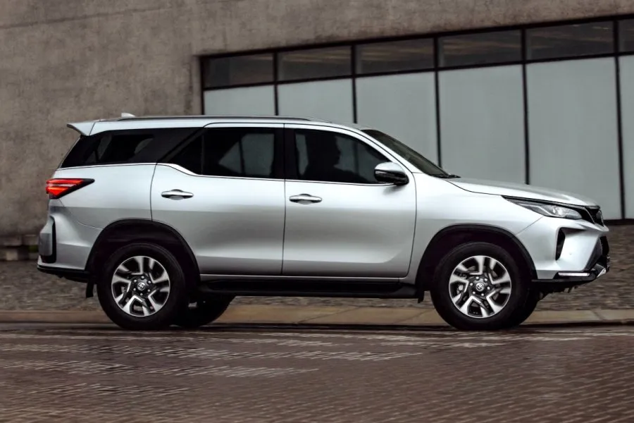 renting Toyota Fortuner 2024 (4)